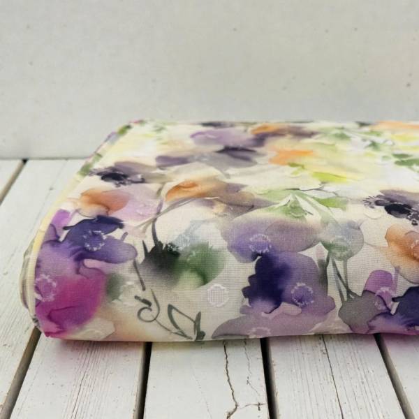 Baumwolle bedruckt mit Aquarell Blumen in zarten Lila Tönen