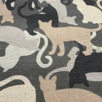 Dekostoff bedruckt mit Katzen in hellen Farben auf grauem Hintergrund